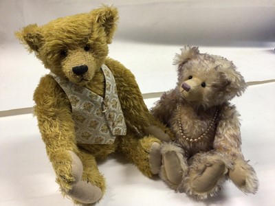 Lot 109 - Teddy Bears - Modern designers and artist bears.  Makers include Country Life, Kathleen Ann Holian, Appletree Bears, Mother Hubbard etc. Limited edition mostly with swing tags.
