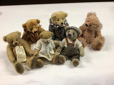 Lot 114 - Teddy Bears - Modern designers and artist bears. Smaller size bears makers include Bear Bits, Button Bears, Kathleen Ann Holian, American Artist Bears, Mabledon Road Roads,Cloth Bears. etc. Limited...