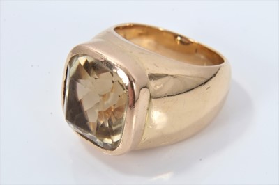 Lot 265 - Gold and citrine dress ring