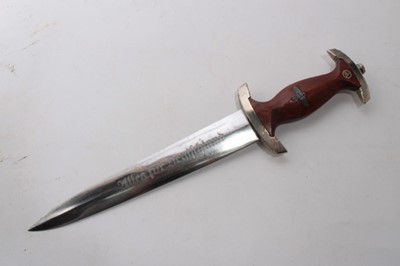 Lot 903 - Nazi SA men's dress dagger with etched blade 'Alles Fur Deutschland', marked RZM M7/66 1942 in original brown painted metal scabbard