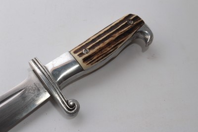 Lot 905 - Nazi Reichs Labor Service / RAD (Reichsarbeitsdienst) Enlisted man's dress dagger with horn hilt and etched blade - 'Arbeit Adelt' made by Puma Solingen in black painted scabbard