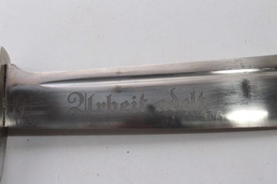 Lot 905 - Nazi Reichs Labor Service / RAD (Reichsarbeitsdienst) Enlisted man's dress dagger with horn hilt and etched blade - 'Arbeit Adelt' made by Puma Solingen in black painted scabbard