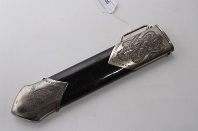 Lot 905 - Nazi Reichs Labor Service / RAD (Reichsarbeitsdienst) Enlisted man's dress dagger with horn hilt and etched blade - 'Arbeit Adelt' made by Puma Solingen in black painted scabbard