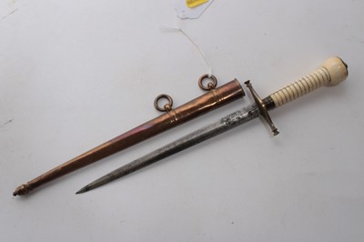 Lot 913 - Georgian Naval Midshipman’s Dirk, with brass cross guard, ribbed Ivory hilt with brass pommel and tapered steel blade, in brass scabbard 33.3cm in overall length