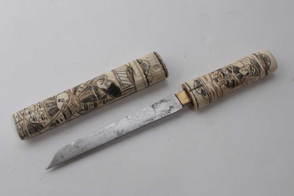 Lot 941 - Japanese Tanto dagger in ornately carved