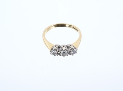 Lot 313 - Diamond three stone ring