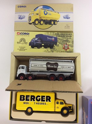 Lot 127 - Corgi boxed selection including Chipperfields Circus models, commercial vehicles, buses and lorries (20)