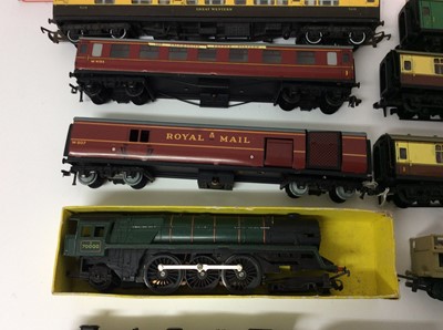 Lot 135 - Railway OO gauge selection including Mallard diorama snow scene, boxed Hornby and Lima carriages and rolling stock, boxed Hornby ‘Sir Dinadan’ locomotive and tender, plus unboxed locomotives and tr...