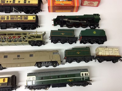 Lot 135 - Railway OO gauge selection including Mallard diorama snow scene, boxed Hornby and Lima carriages and rolling stock, boxed Hornby ‘Sir Dinadan’ locomotive and tender, plus unboxed locomotives and tr...