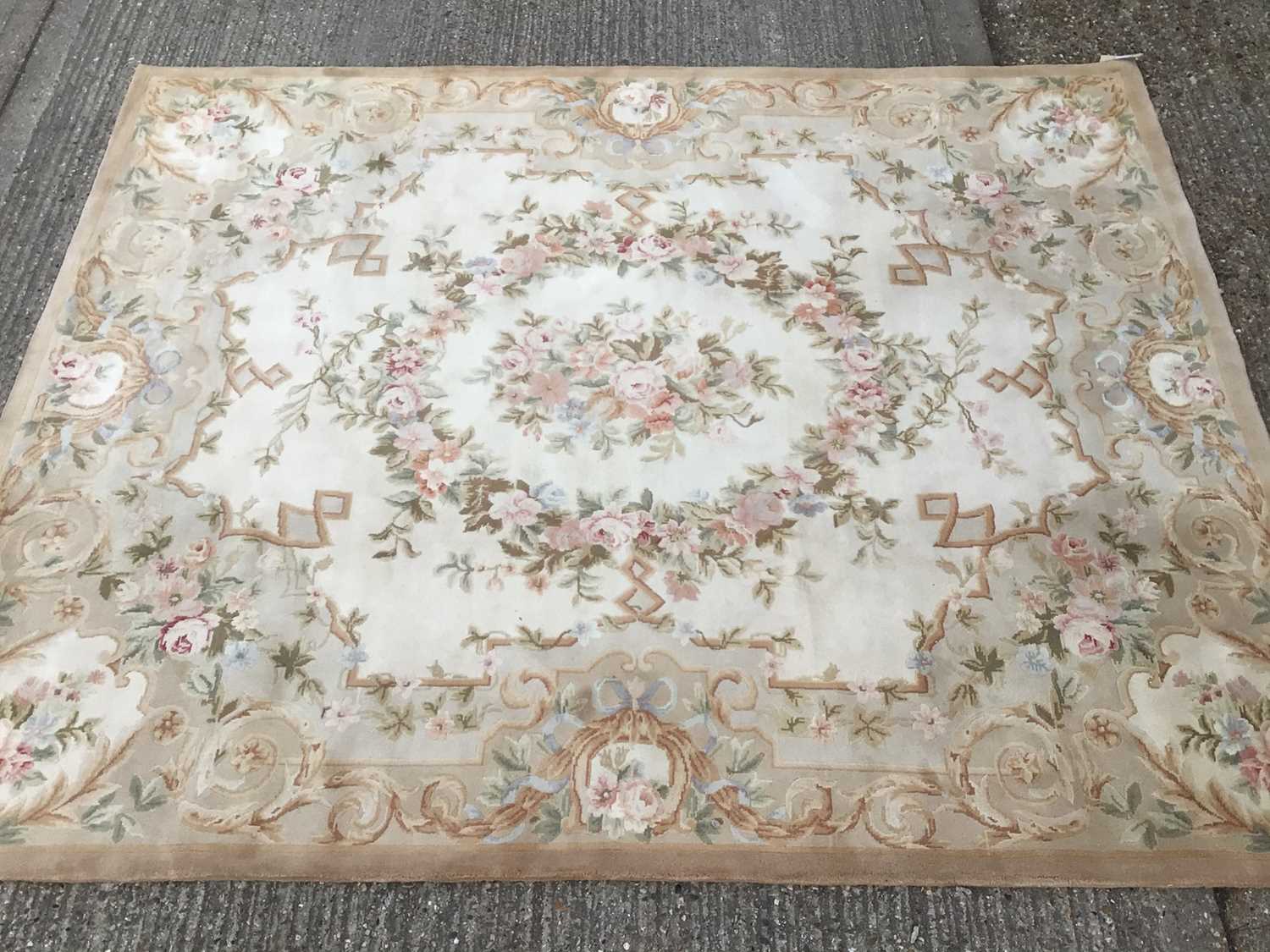 Lot 1018 - Aubusson style rug