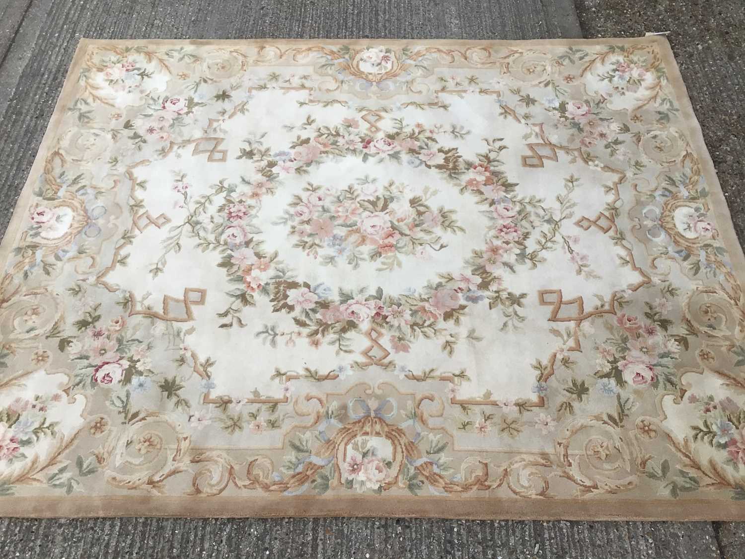 Lot 1018 - Aubusson style rug