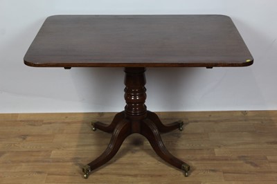 Lot 1494 - Georgian mahogany pedestal breakfast table with rounded rectangular top