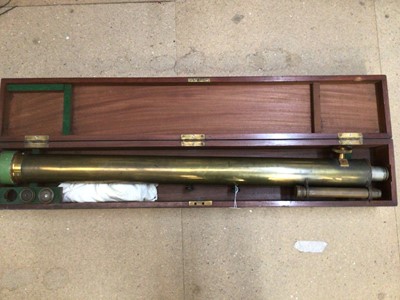 Lot 281 - Large Victorian brass telescope in mahogany transit case