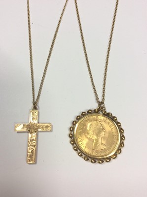 Lot 511 - Elizabeth II gold sovereign 1965 in pendant mount on chain and 9ct gold cross pendant on chain