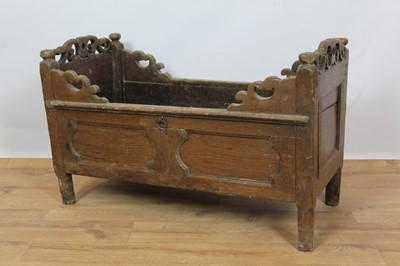 Lot 1492 - 17th century oak cradle