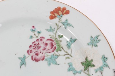 Lot 102 - 18th century Chinese export famille rose plate, enamelled with a pair of sheep, 22.5cm diameter