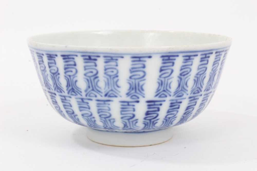 Lot 96 - Chinese blue and white bowl