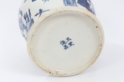 Lot 98 - Chinese blue and white vase