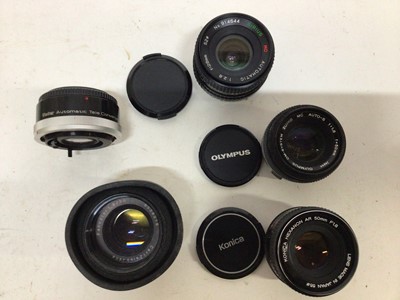 Lot 256 - Quantity of interchangeable lenses for 35 mm SLR cameras including Zeus, Minolta, Konica, Tamron, Olympus and others