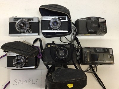 Lot 261 - Large quantity of compact 35 mm point and shoot cameras of various makes including Olympus, Canon, Yashica, Konica, Pentax, Nikon and others together with two digital compact cameras