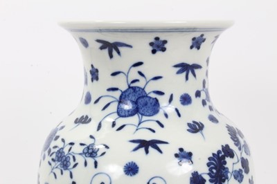 Lot 54 - Large Chinese blue and white vase