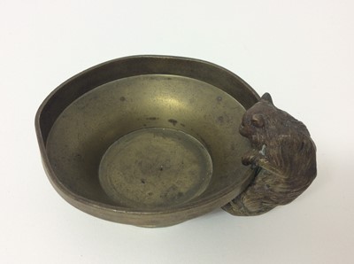 Lot 525 - Austrian cold painted bronze of a spaniel on alabaster ash tray, two further similar