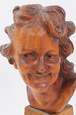 Lot 425 - Good quality Art Deco period carved wooden bust of a woman