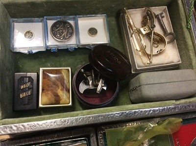 Lot 509 - Two pewter jewellery boxes with contents