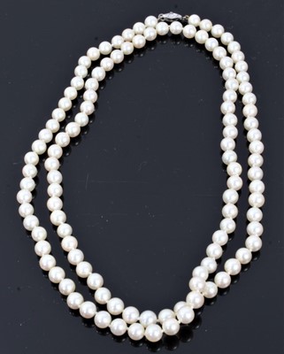 Lot 311 - Cultured pearl necklace opera length 32" necklace with a string of approximately 115 cultured pearls measuring approximately 6.1-6.5mm diameter, on diamond clasp, approximately 82cm length.