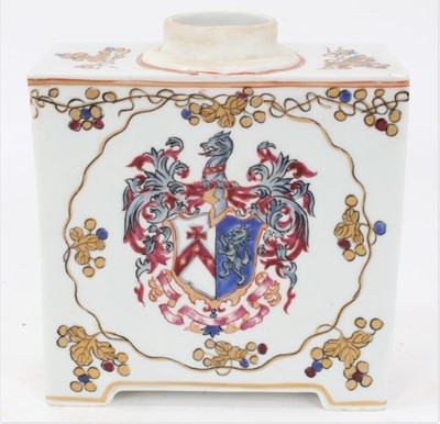 Lot 108 - Large Samson Armorial Chinese-style porcelain tea caddy