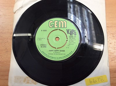 Lot 1066 - Schweppes wooden box containing an eclectic range of approximately 150 single records including George Harrison, Ringo Starr, Dick Jordan, Badfinger, Elvis (colour vinyl), Immaculate Fools, Jerry W...