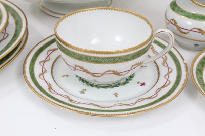 Lot 130 - Extensive Haviland Limoges dinner, tea and coffee service, decorated with foliate patterns, gilt highlights and green borders