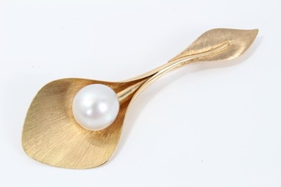 Lot 303 - South Sea cultured pearl and 18ct gold brooch with a South Sea cultured pearl measuring approximately 12-13mm diameter, set in an 18ct yellow gold textured stylized flower with brooch fitting. 78mm