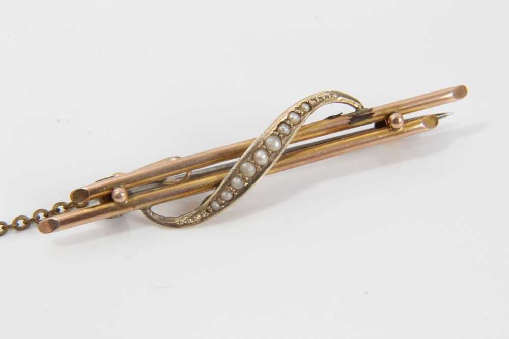 Lot 85 - Good quality Victorian gold bar brooch set with seed pearls