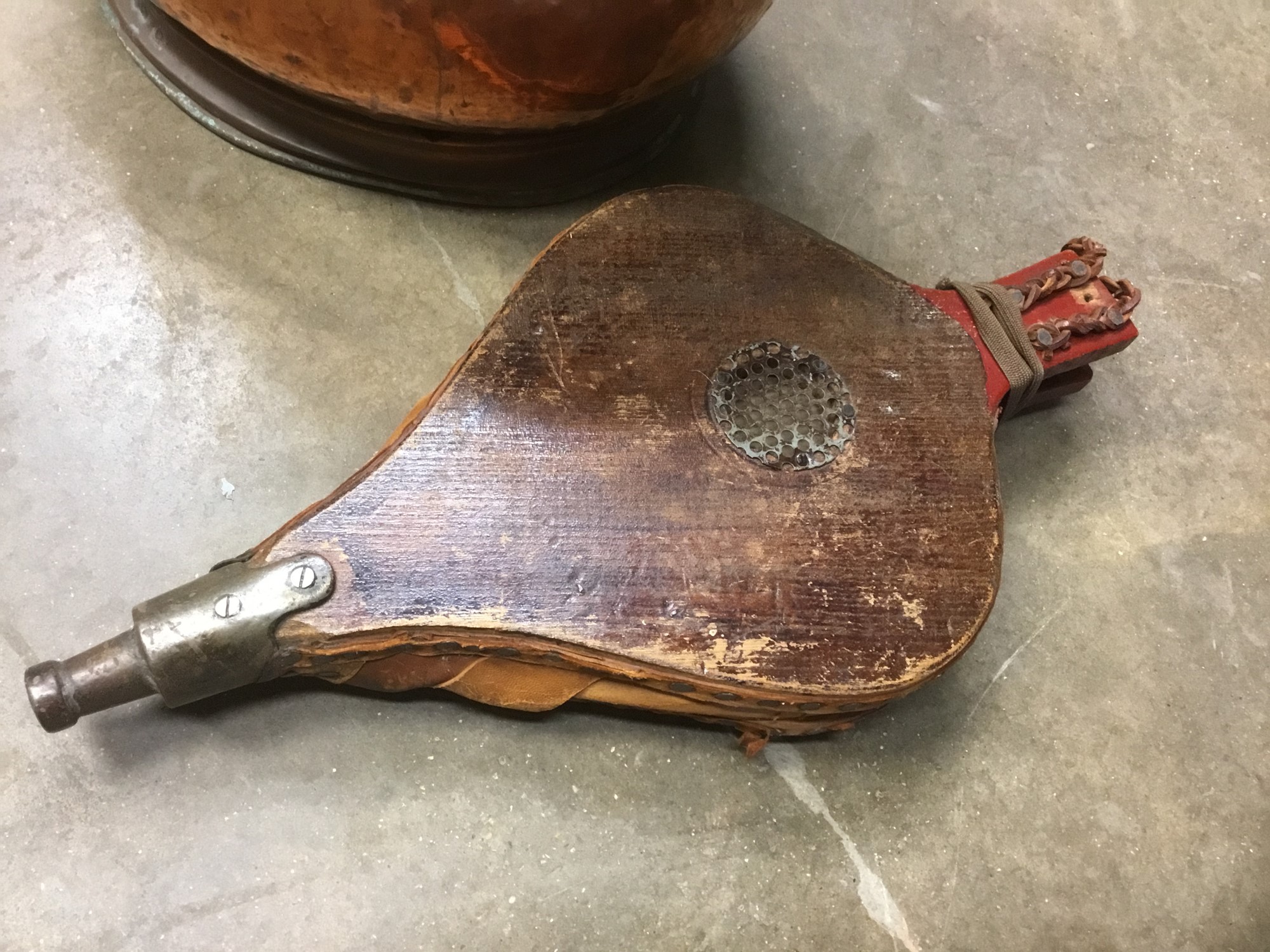 Lot 661 - Copper coal scuttle and bellows