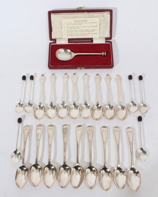 Lot 270 - Elizabeth II silver copy of a 17th century seal top spoon (London 1967)