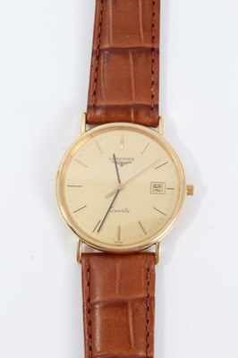 Lot 362 - Gentlemen's Longines 18ct gold Quartz wristwatch with circular gold dial, date aperture at 3 o'clock position, centre seconds and gold baton hour markers in circular 18ct yellow gold case on brown...