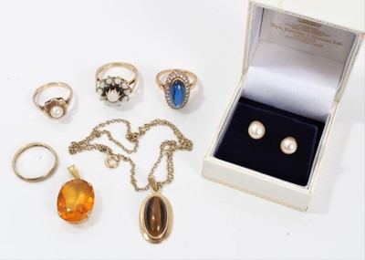 Lot 316 - Three 9ct gold and gem-set dress rings, yellow metal wedding ring (333 standard), 14ct gold mounted amber pendant, 9ct gold and tiger's eye pendant on chain and a pair of cultured pearl stud earrin...