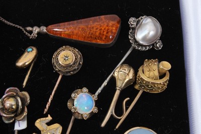 Lot 511 - Good collection of antique stick pins