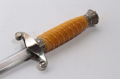 Lot 947 - Second World War Nazi Wehrmacht 1935 pattern officers' dress dagger with silver plated pommel and crossguard, plastic grip, plain blade - retaining almost all original polish in scabbard