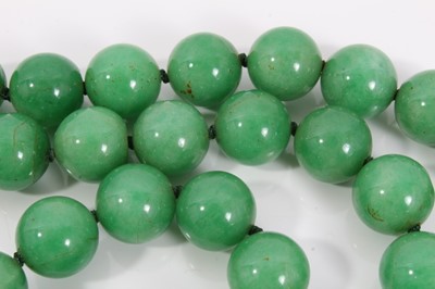Lot 510 - Chinese jade/green hardstone necklace