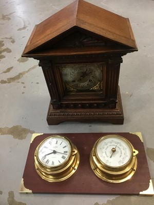 Lot 253 - Early 20th century German oak mantel clock