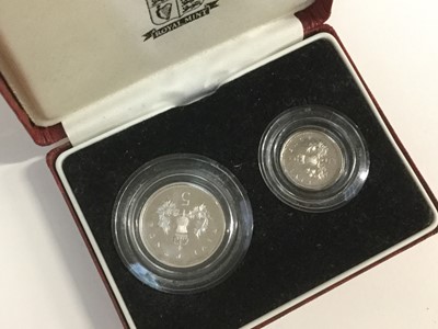Lot 43 - Coins- 1990 Silver 5 Pence 2 Coin Set in Royal Mint fitted case