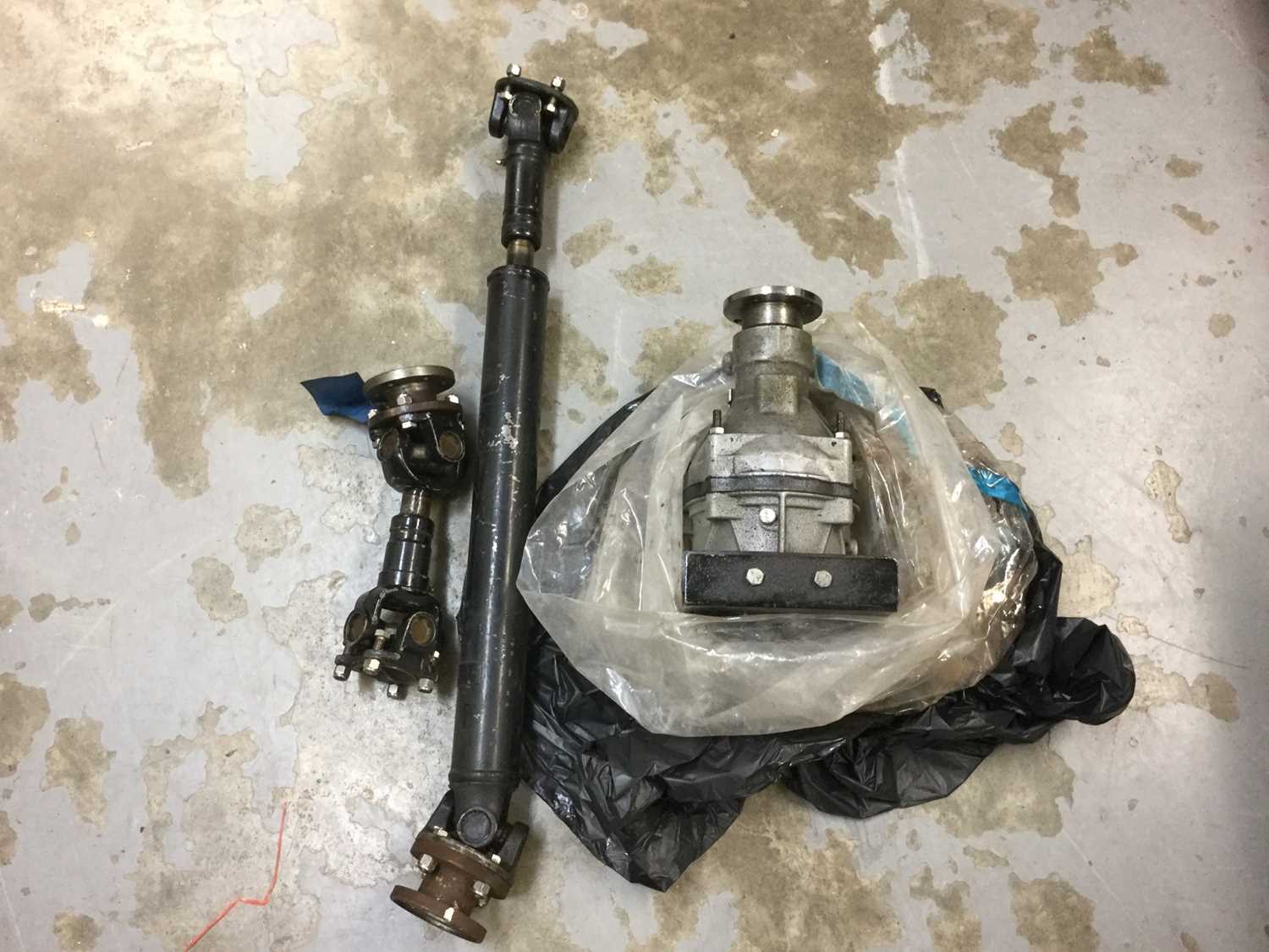 Lot 1257 - Rolls -Royce 20/25 laycock- type overdrive unit and accesories