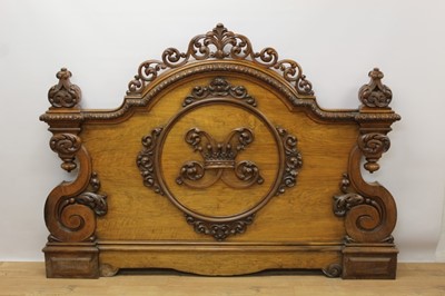 Lot 1376 - Very fine quality late 19th / early 20th walnut half tester bed of Royal interest