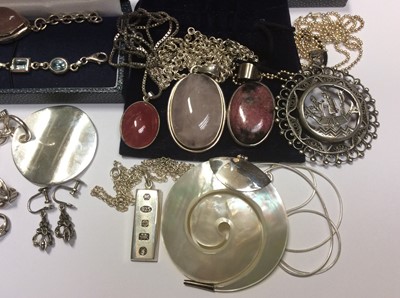 Lot 503 - Group silver and white metal jewellery