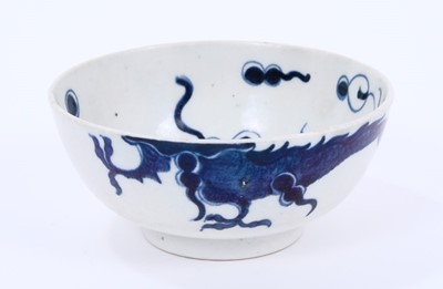 Lot 34 - Lowestoft bowl, of small size, painted in blue with the Dragon pattern, 11.1cm diameter