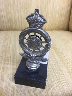 Lot 1283 - Royal Automobile Club members badge, no. MCB18967, mounted on marble base, 18cm in overall height