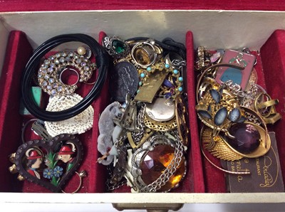 Lot 539 - Large quantity costume jewellery housed within various jewellery boxes