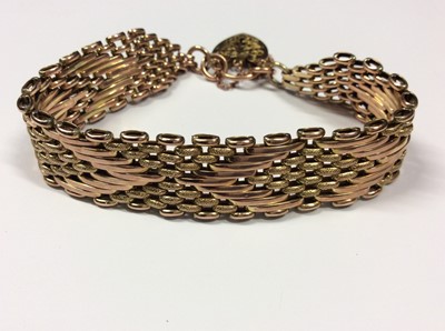 Lot 545 - 9ct gold gate bracelet